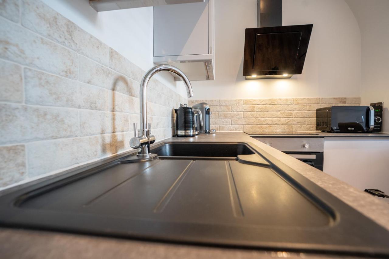 Watergate Penthouse - New 2 Bed Luxury Apartment In City Centre 切斯特 外观 照片